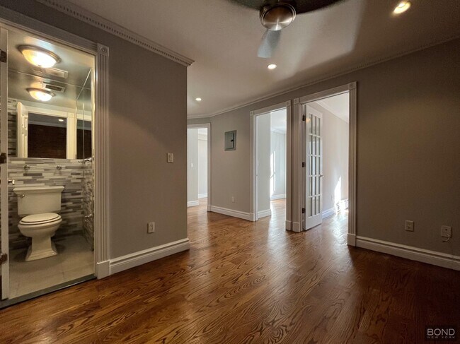 Foto del edificio - 424 E 9th St