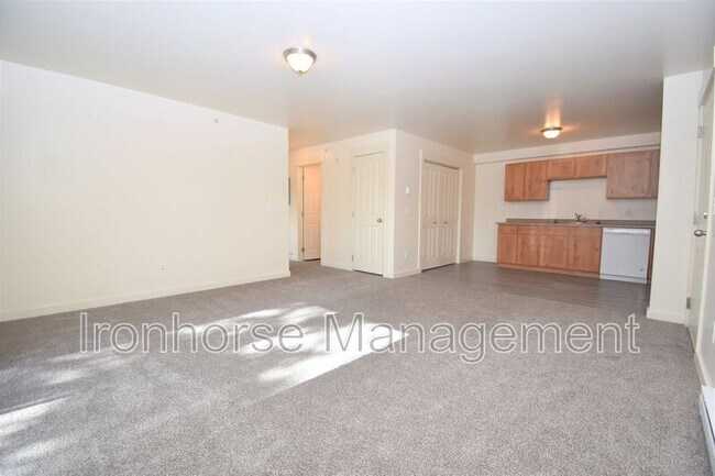 Building Photo - 807 W Villard St