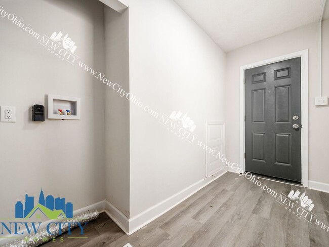 Foto del edificio - 2737 1/2-878-872 Sullivant Ave