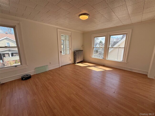 Building Photo - 11 Knapp Ave