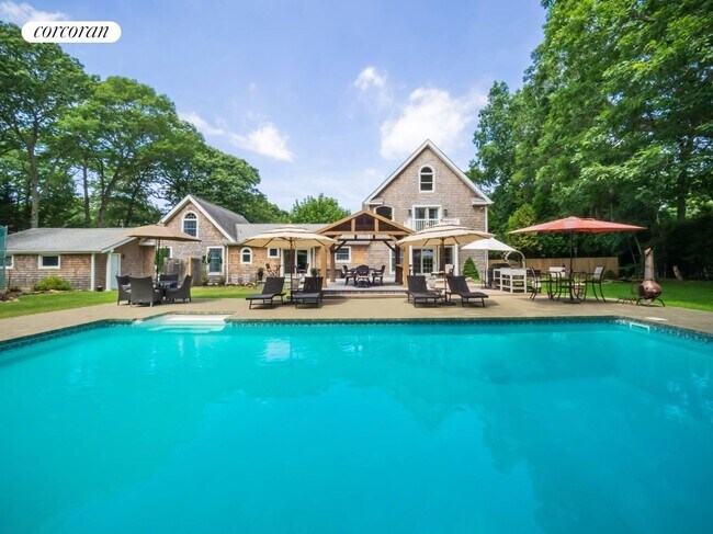 Building Photo - 1532 Noyac Road