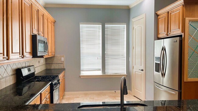 Foto del edificio - GORGEOUS Townhome in Inner Loop Gated Community **Ask about our NO CASH DEPOSIT option through OB...