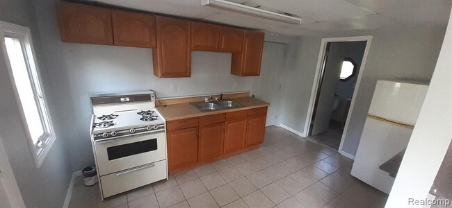 Building Photo - 965 Walton - Studio