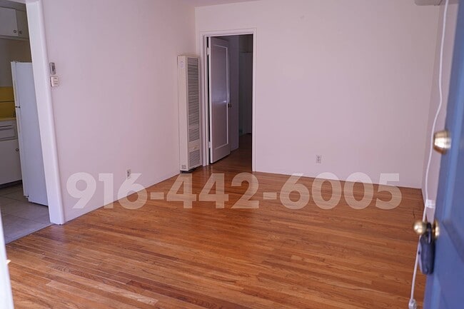 Building Photo - Kenwood Apartments 2426