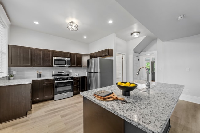 Foto del edificio - 6014 Westminster Pl