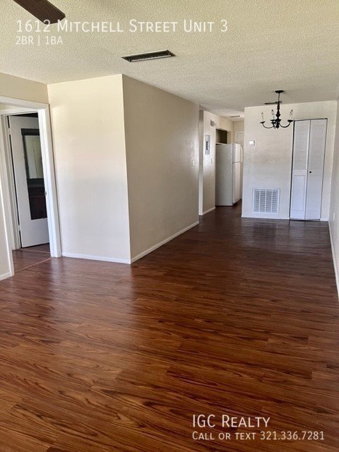 Building Photo - Two-bedroom, One bath, Fourplex Apartment