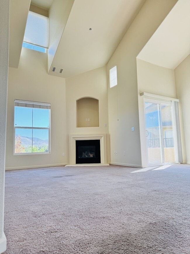 Building Photo - Townhouse in Triana South Meadows