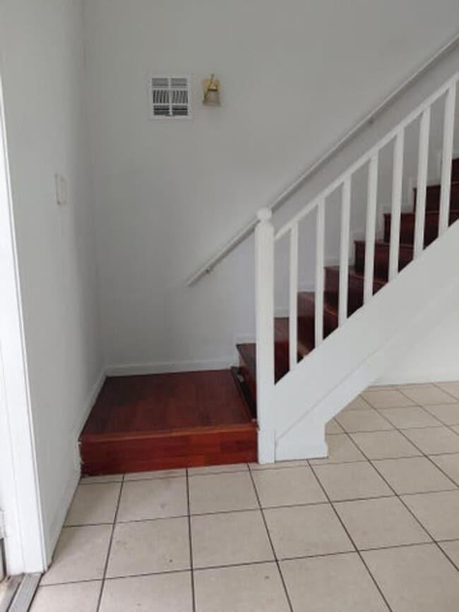 Foto del edificio - 647 Latona Ave