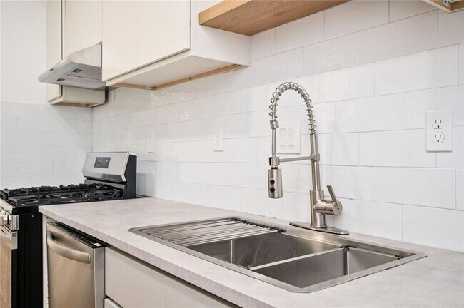 Foto del edificio - 120 Alden Ave NW