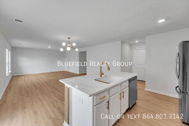 Foto del edificio - 815 Vanguard St