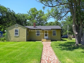 Building Photo - 1946 Allandale Cir E