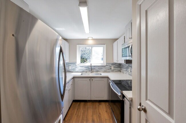 Foto del edificio - Sugarhouse -  2 Bed 1 Bath 1 Covered Parking