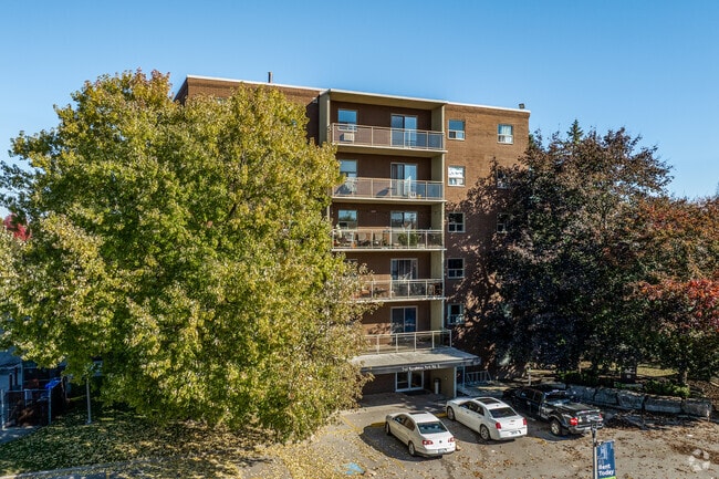 Building Photo - 746 Fanshawe Park Road East