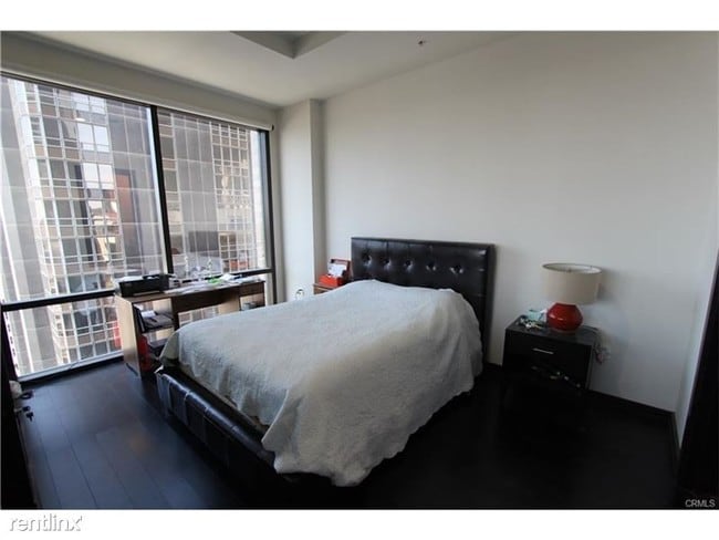 Building Photo - 655 S Hope St