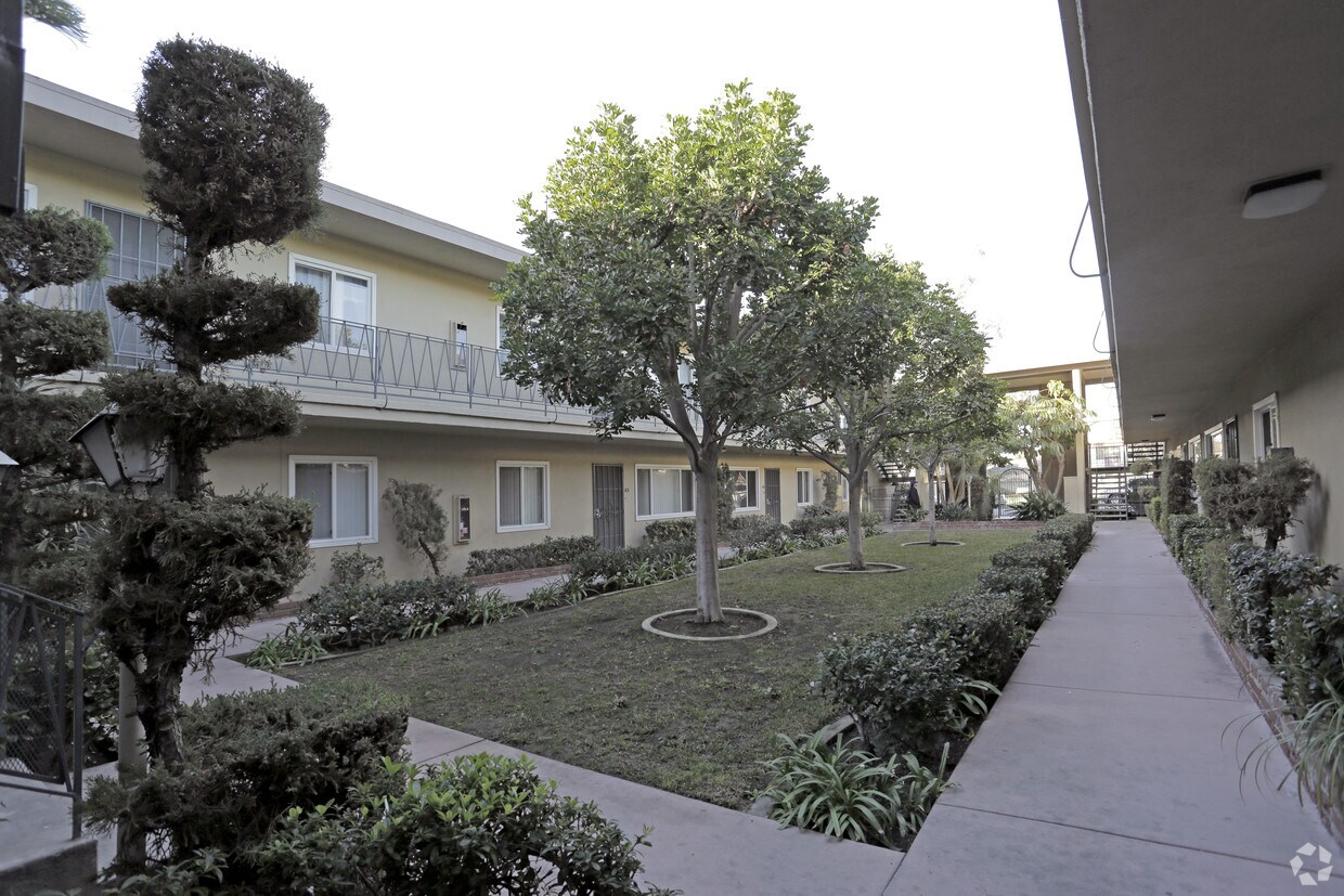 Foto del edificio - 17504 Grand Ave