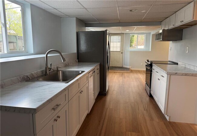 Foto del edificio - 52-52 Mapleville Main