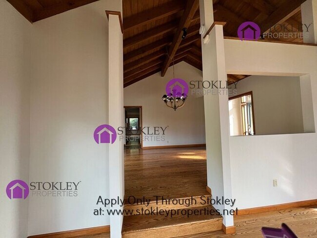 Building Photo - 410 Rolling Ln