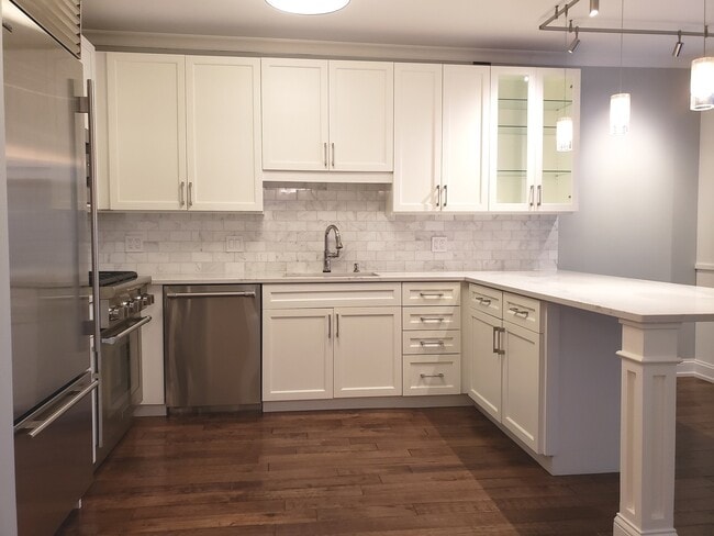 Building Photo - 21 W Chestnut St