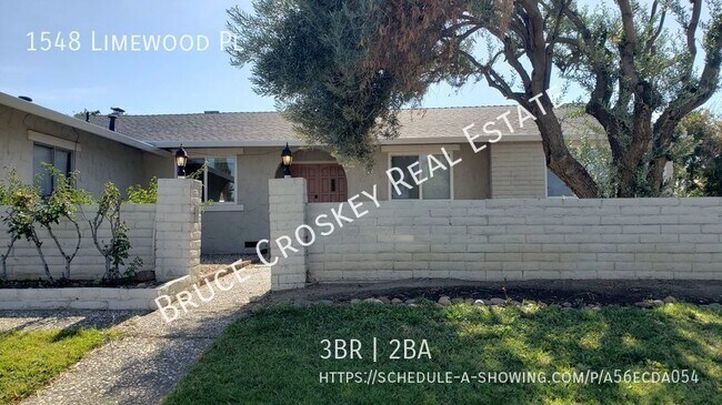 Foto del edificio - Spacious home, large backyard, close to sc...