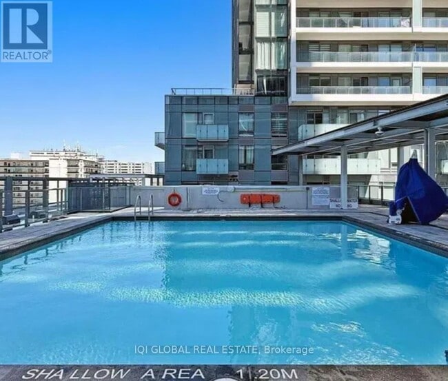 Building Photo - 8 Olympic Gdn Dr