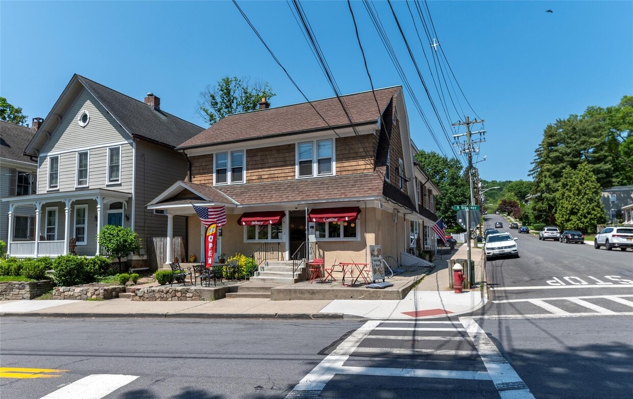 Primary Photo - 326 N Broadway