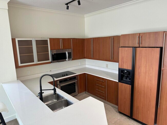 Building Photo - 1551 N Flagler Dr
