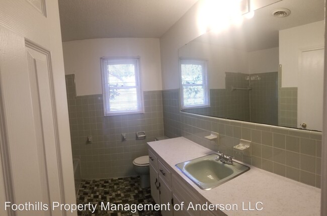 Building Photo - 130 Tanglewood Dr