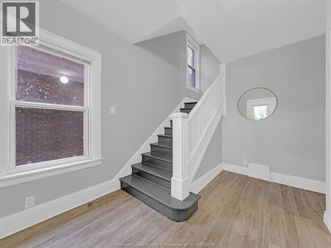 Photo du bâtiment - 353 Indian Rd