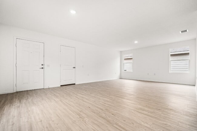 Building Photo - 907 Stricker Path