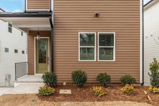 Foto del edificio - Beautiful 4-bedroom, 4-bathroom Custom Home Durham, NC