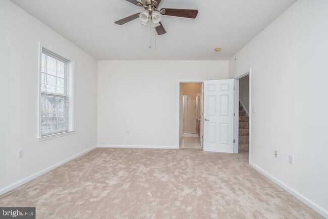 Building Photo - 6806 Sabbarton Pl