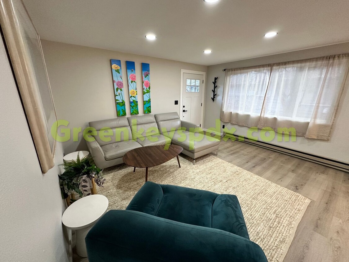 Foto principal - Updated 2-Bedroom Unit on one level that i...