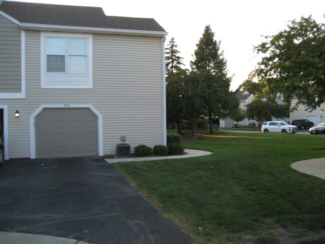 Building Photo - 294 Le Parc Cir