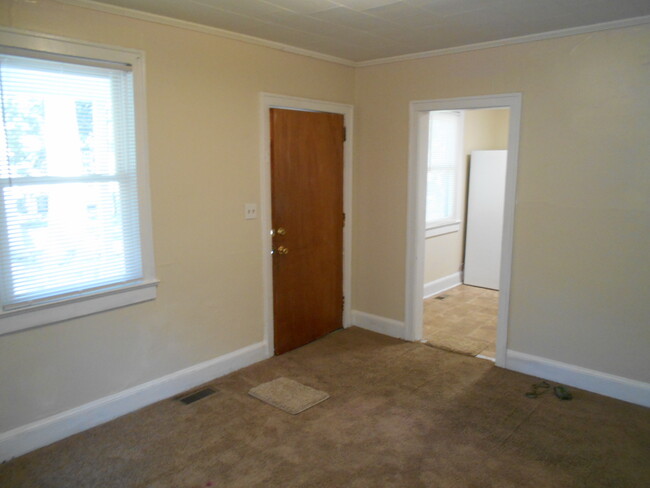 Building Photo - 2330 Byrnes Dr