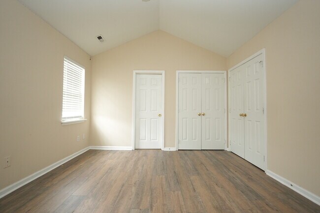 Foto del edificio - 3 bedroom, 2.5 bathroom home with great cu...