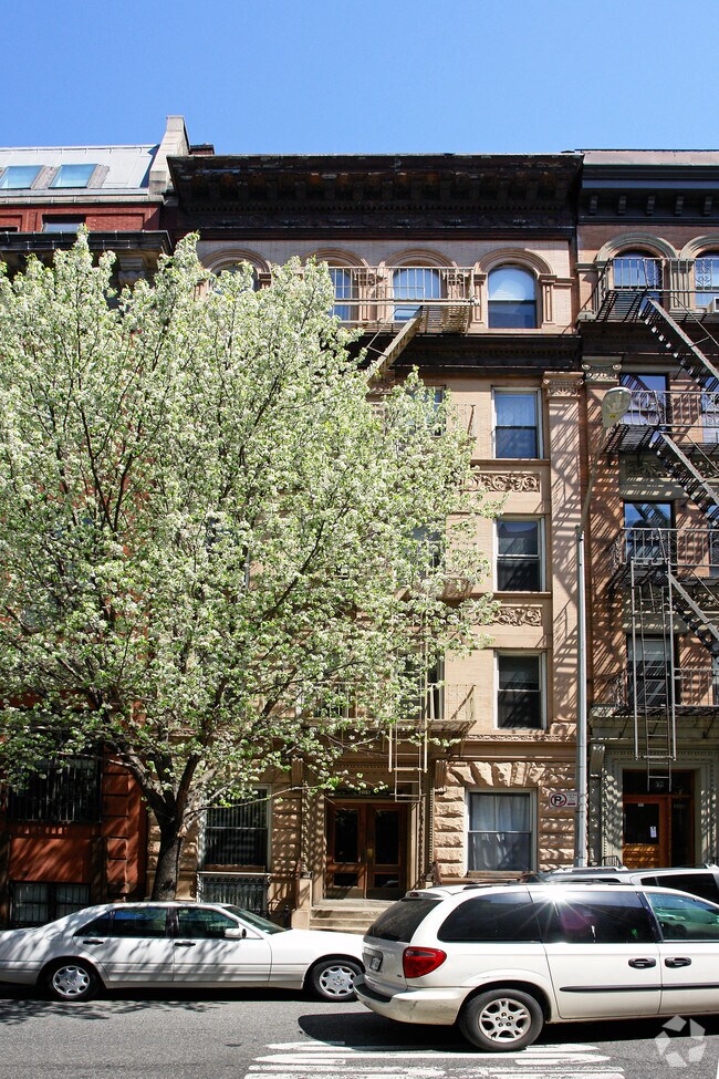 Building Photo - 205 W 84th St