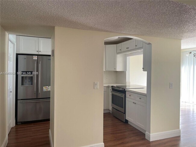 Foto del edificio - 9401 Evergreen Pl