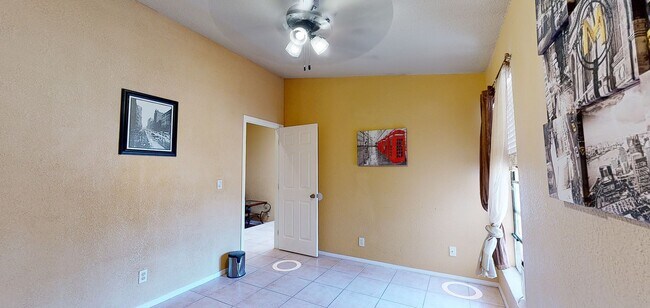 Foto del edificio - 1764 W Lindner Ave