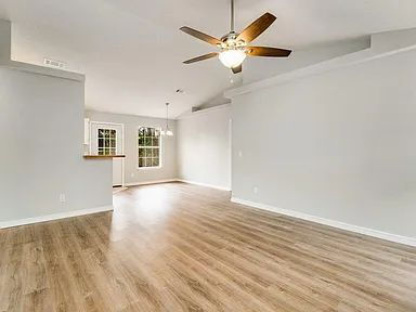 Building Photo - Renovated 2 bed 2 bath unit!