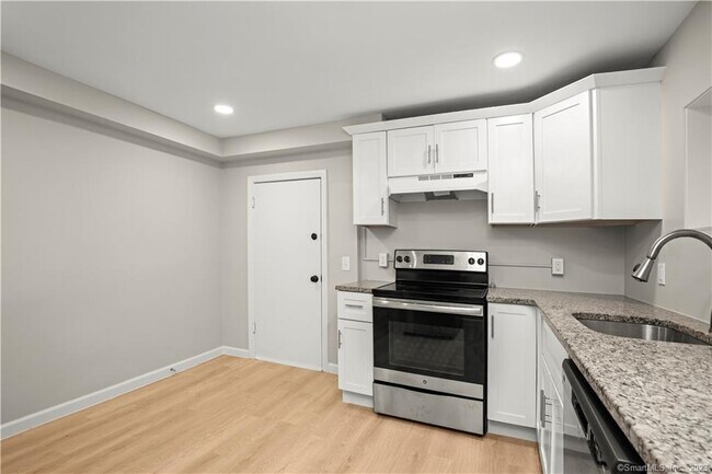 Foto del edificio - 106 River Rd