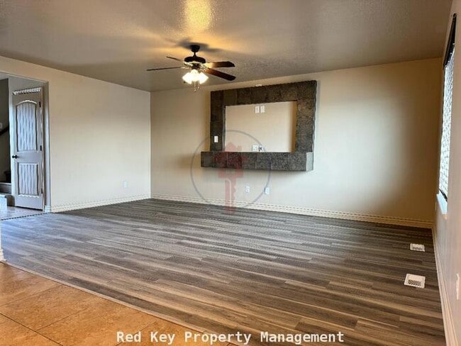 Building Photo - 770 N Single Family Home