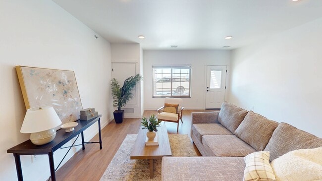 Building Photo - Autumn Townhomes