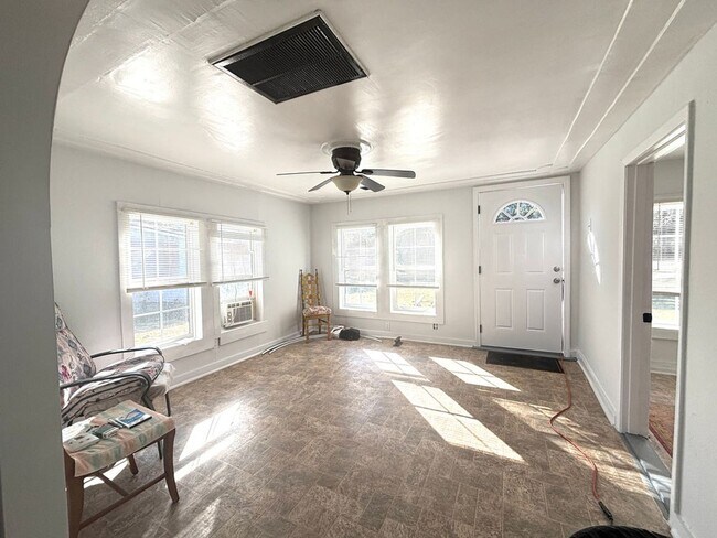 Foto del edificio - Country Living in Huger!