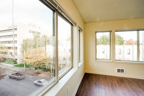 Building Photo - John Court - Studio + extra room