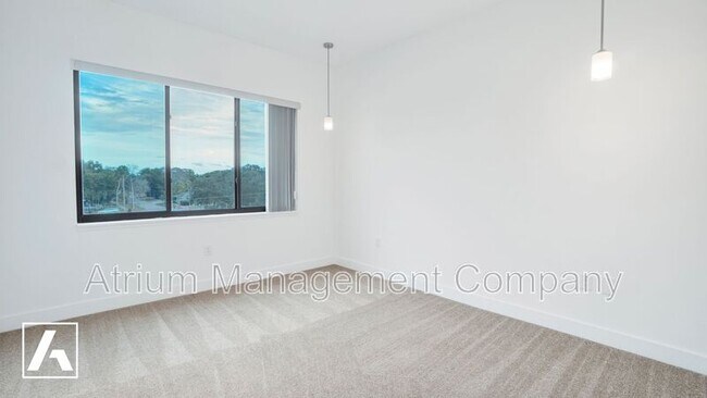 Foto del edificio - 100 N Dewey St