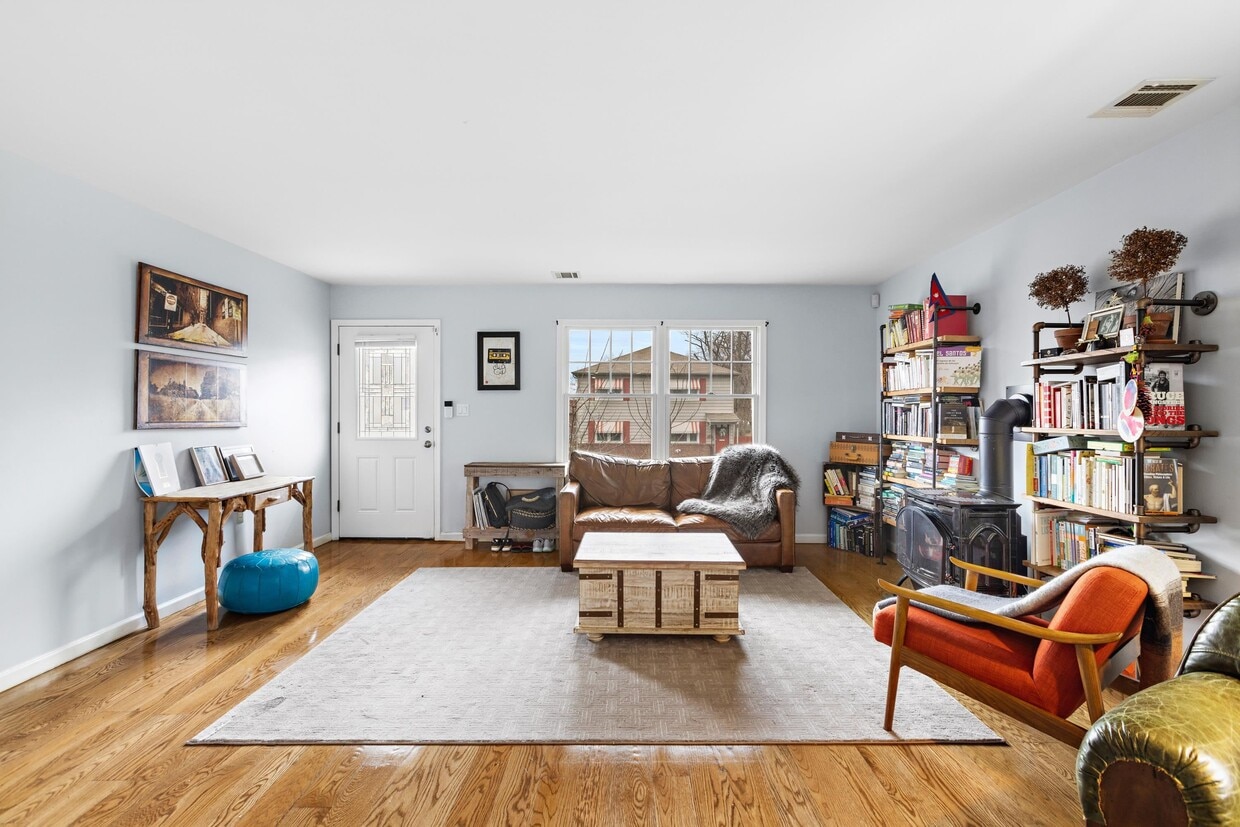Foto principal - 72 Roland Ave