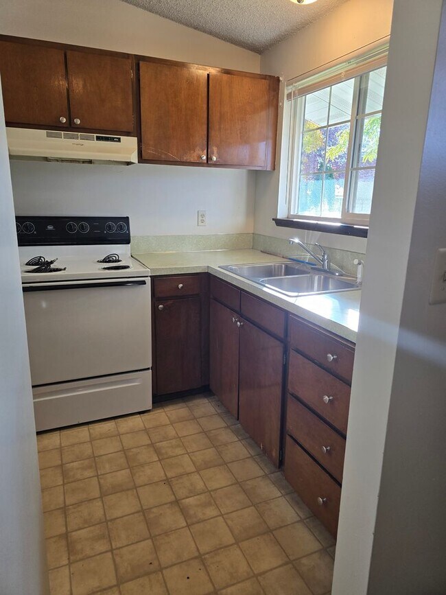 Foto del edificio - Eastland Duplex