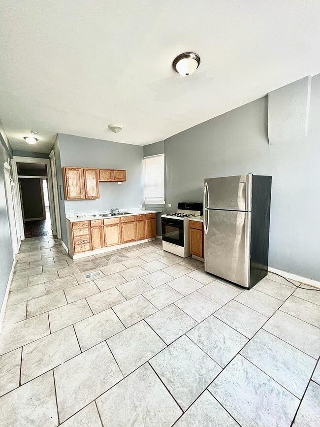 Building Photo - 9710 S Avenue L