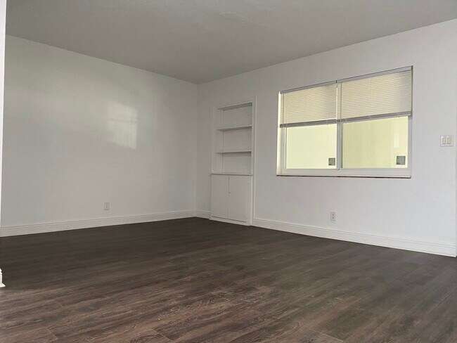 Liv Rm - 1181 NE 23rd Ter