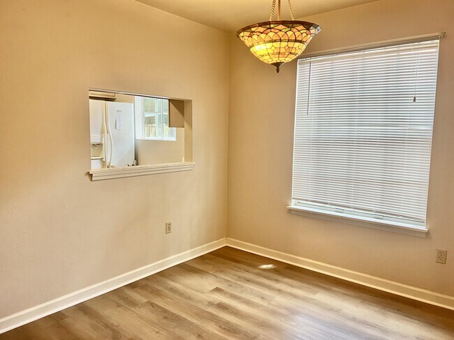 Building Photo - 455 Richview Park Cir E